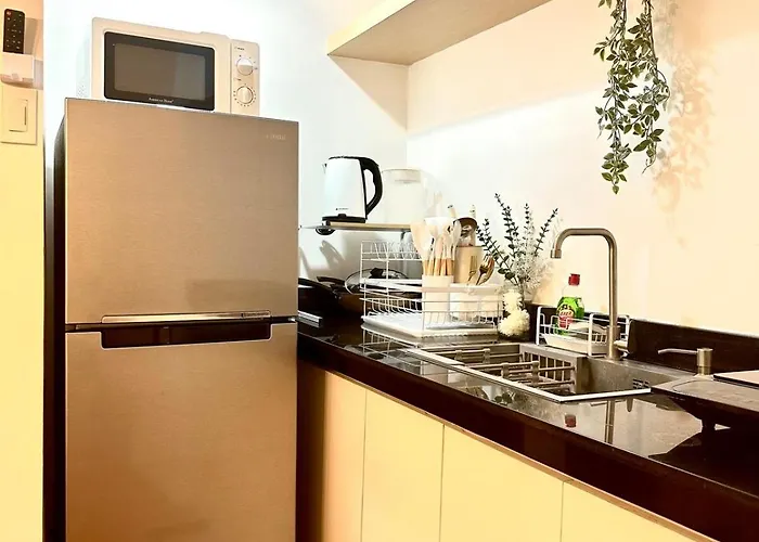 Edsa Cozy 3br Near Mrt W Netflix And Karaoke Fun *