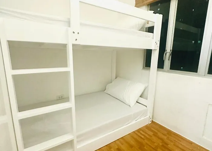 Edsa Cozy 3br Near Mrt W Netflix And Karaoke Fun Apartment Manila