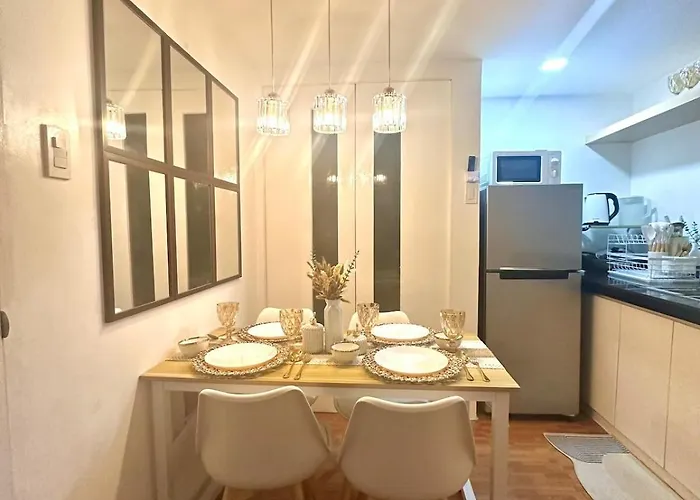 Edsa Cozy 3br Near Mrt W Netflix And Karaoke Fun Apartment Manila